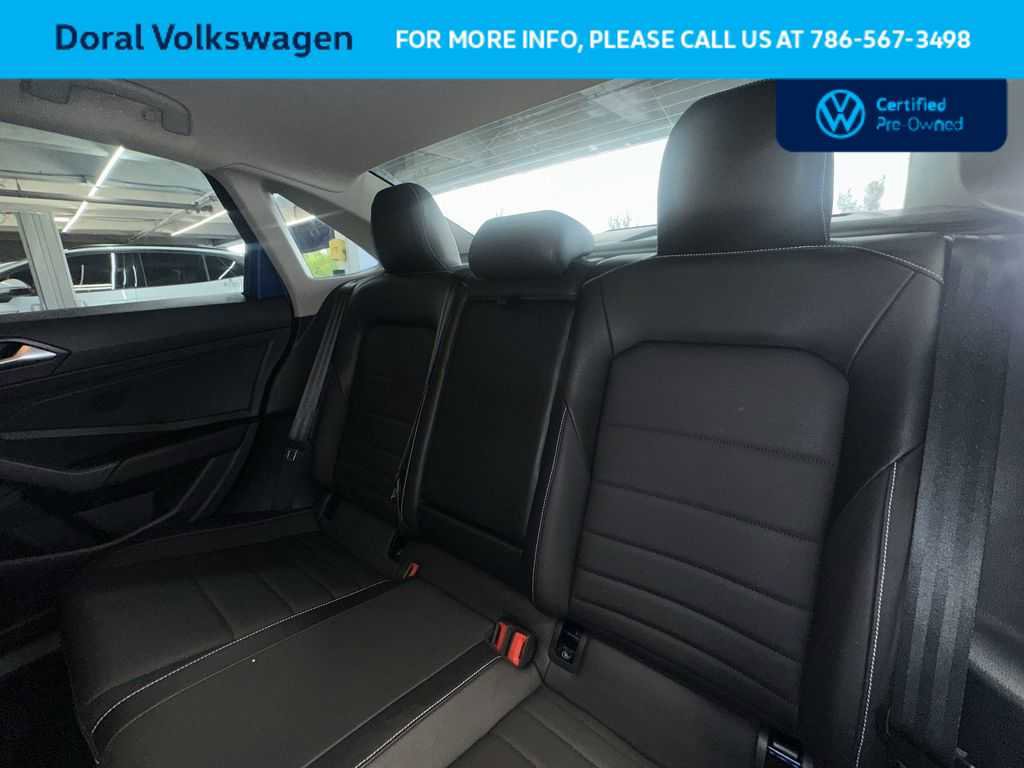 Certified 2023 Volkswagen Jetta SE w/ Panoramic Sunroof Package FWD image 22