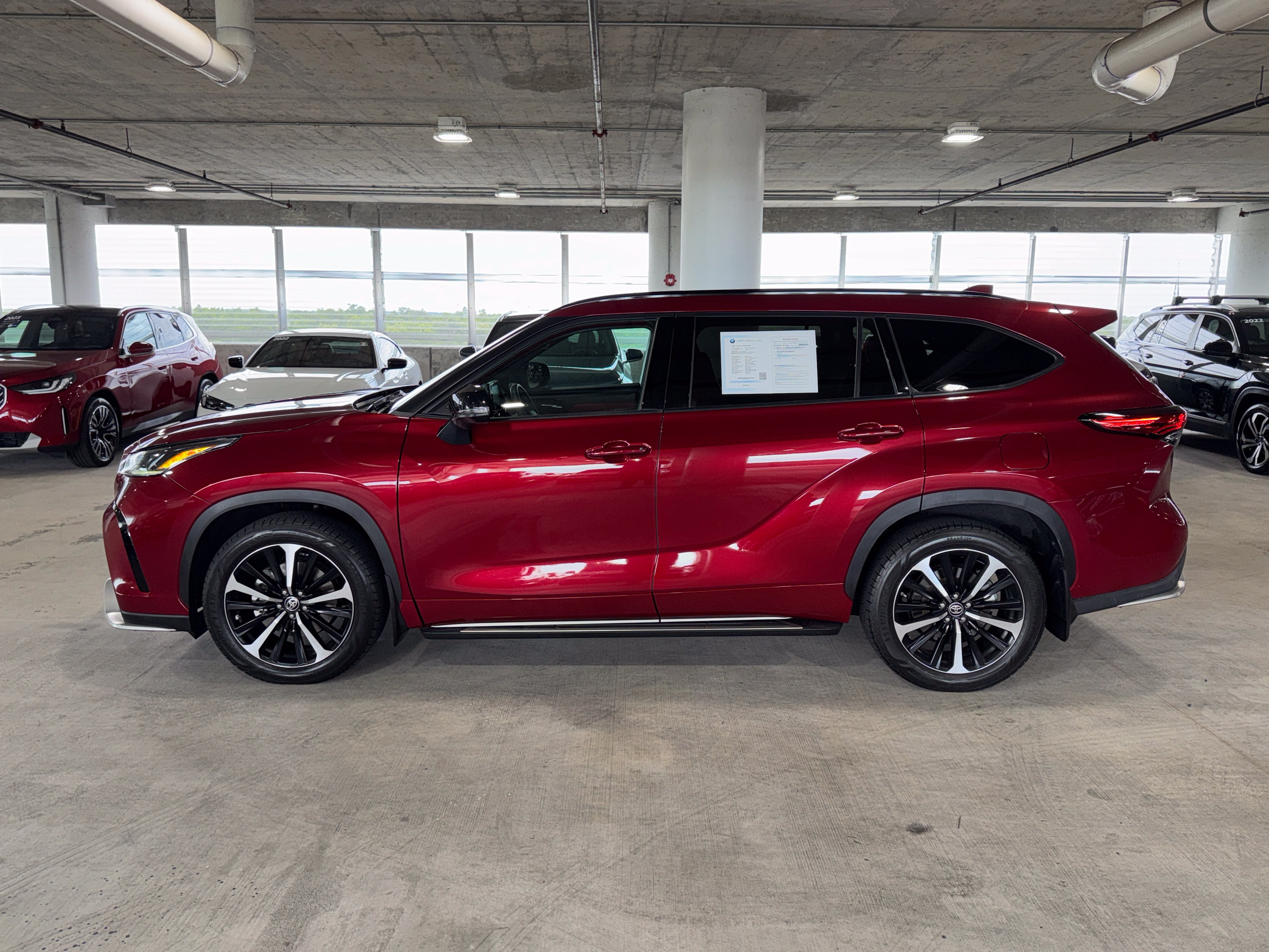 Used 2021 Toyota Highlander XSE AWD/4WD image 5