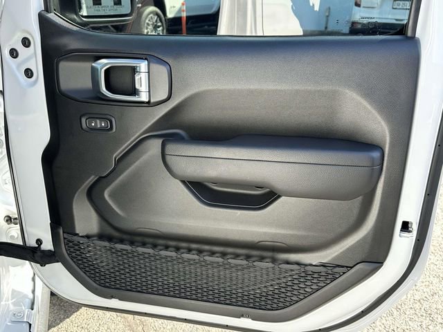 Used 2024 Jeep Gladiator Rubicon w/ Technology Group image 6