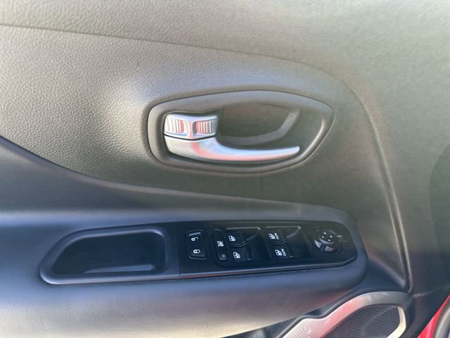 Used 2022 Jeep Renegade Limited image 17