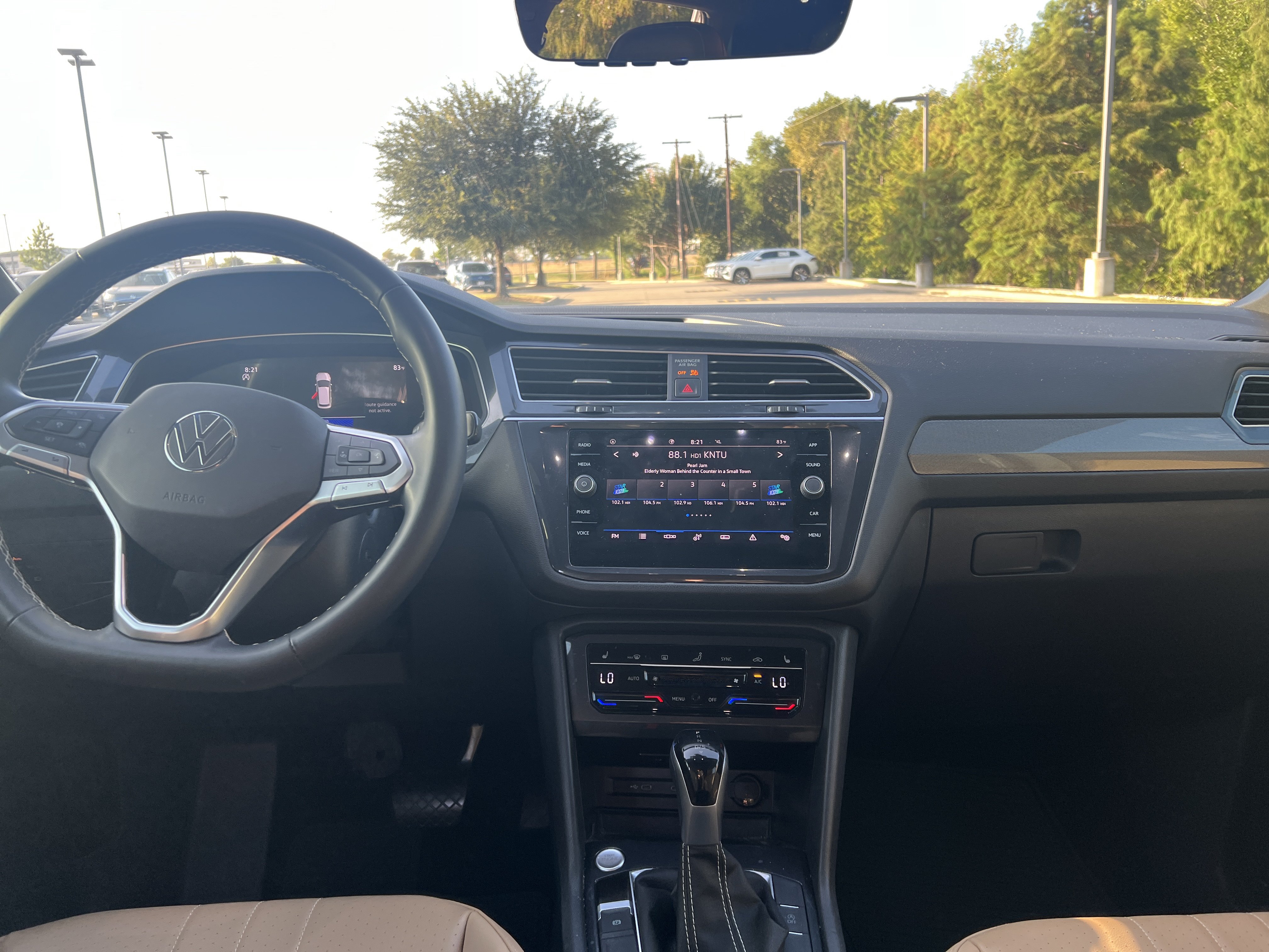 Used 2024 Volkswagen Tiguan SE w/ MDO Package, Three-Row FWD image 25