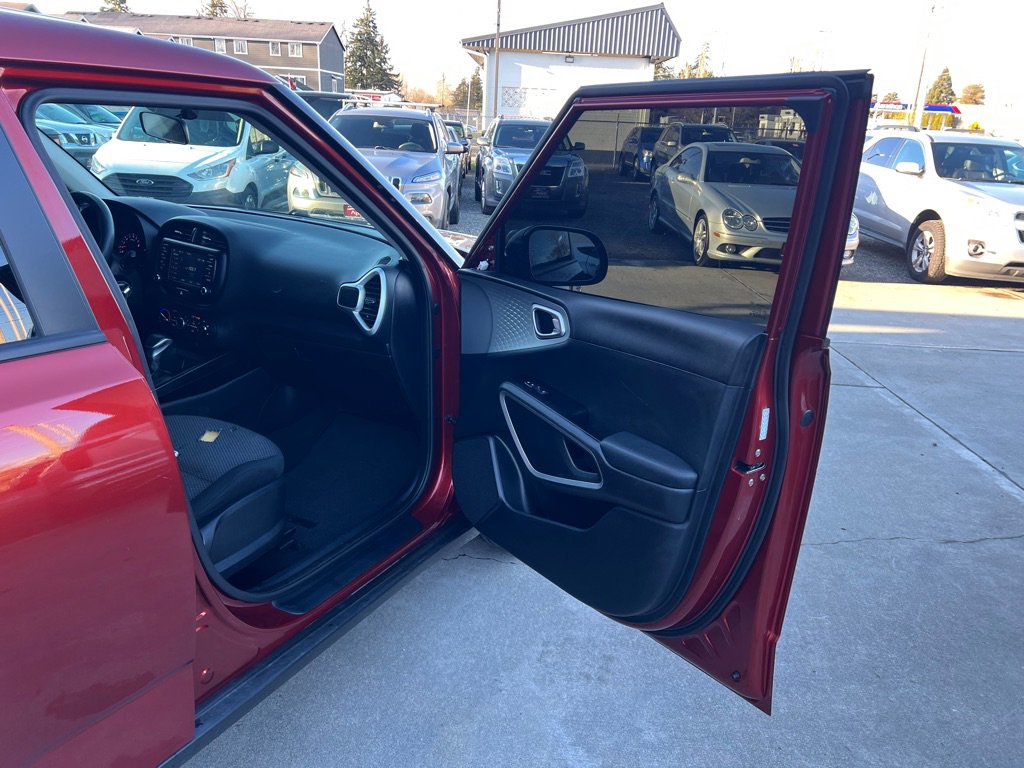 Used 2020 Kia Soul LX FWD image 16