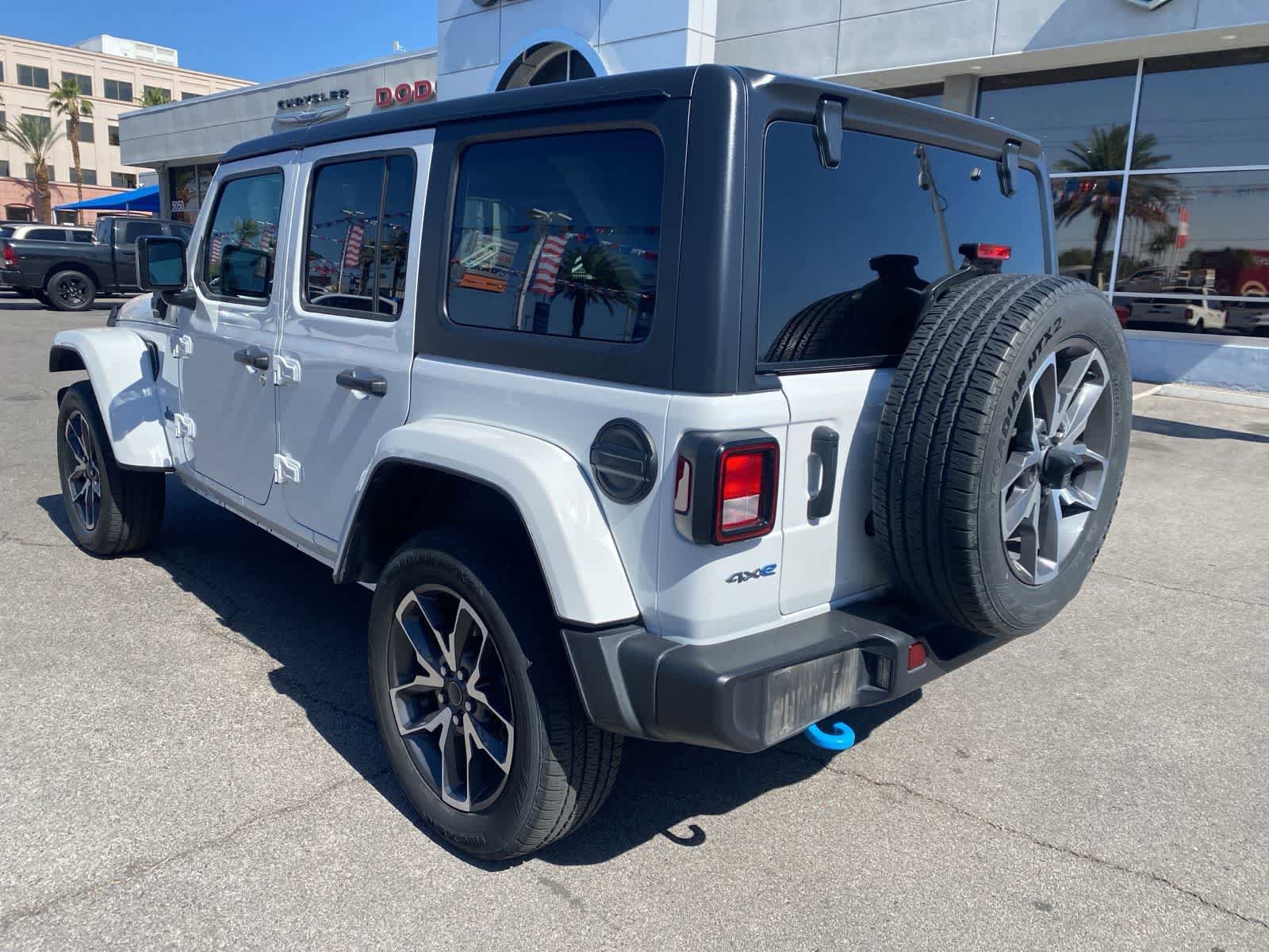 Used 2024 Jeep Wrangler Unlimited AWD/4WD image 8