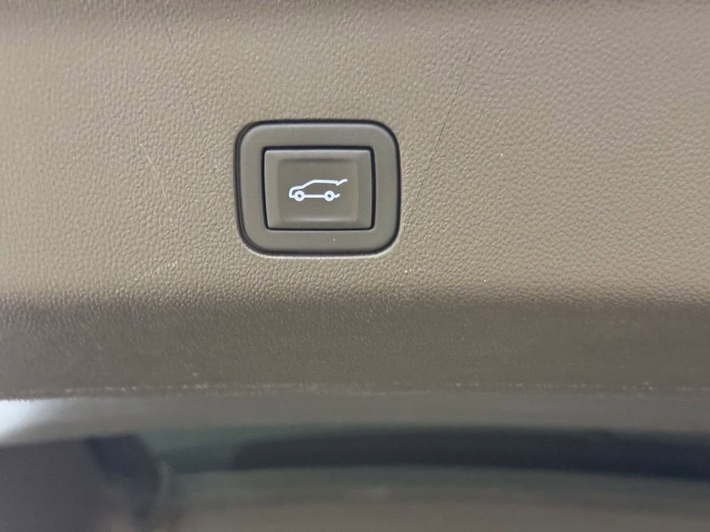 Used 2023 GMC Yukon XL Denali w/ Advanced Technology Package AWD/4WD image 27