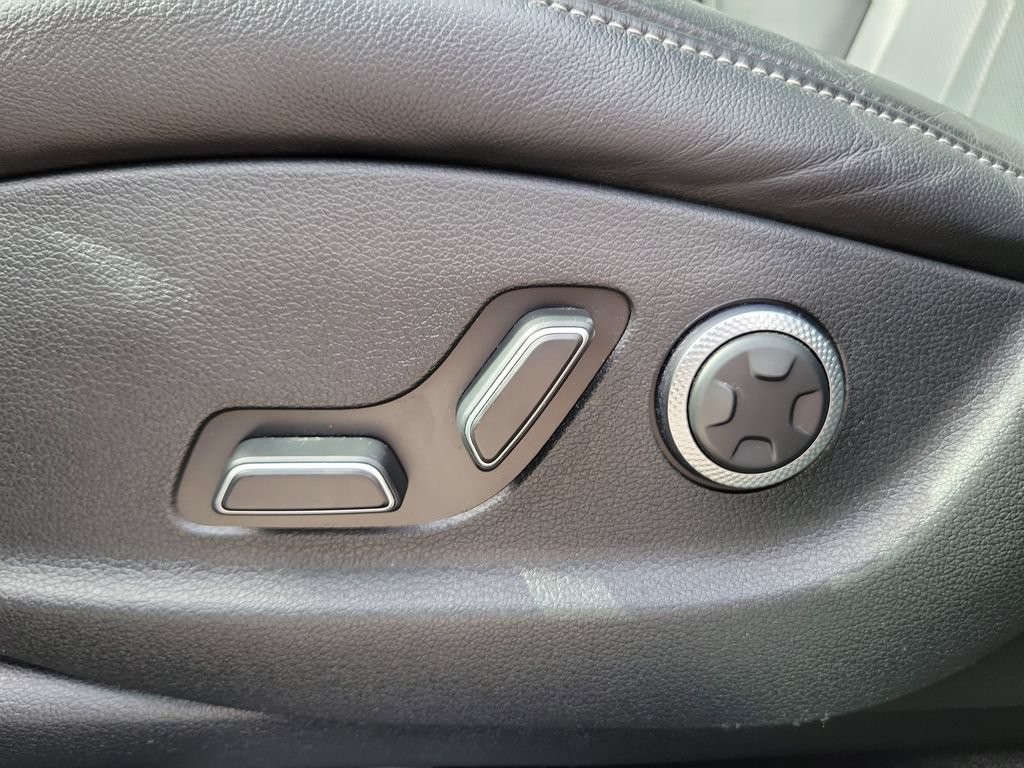Used 2025 Genesis GV80 2.5T Advanced AWD/4WD image 11