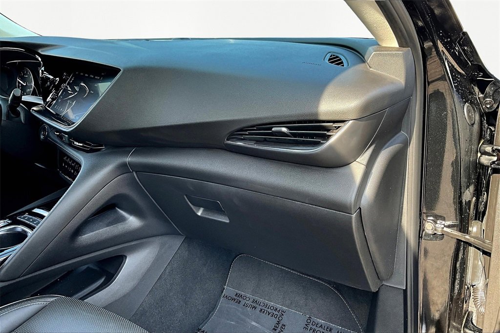 Used 2023 Buick Envision Essence image 17