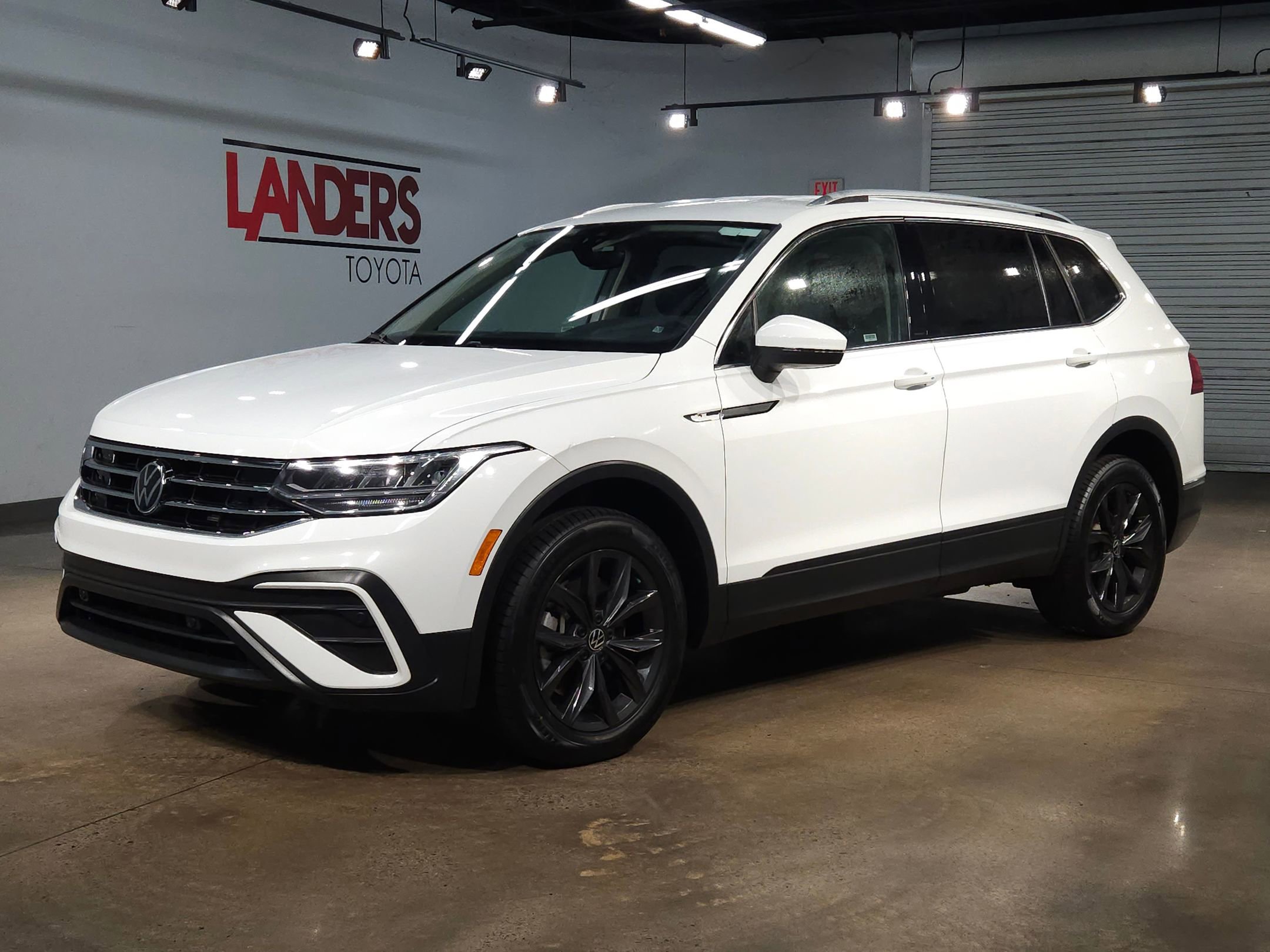 Used 2024 Volkswagen Tiguan SE image 3