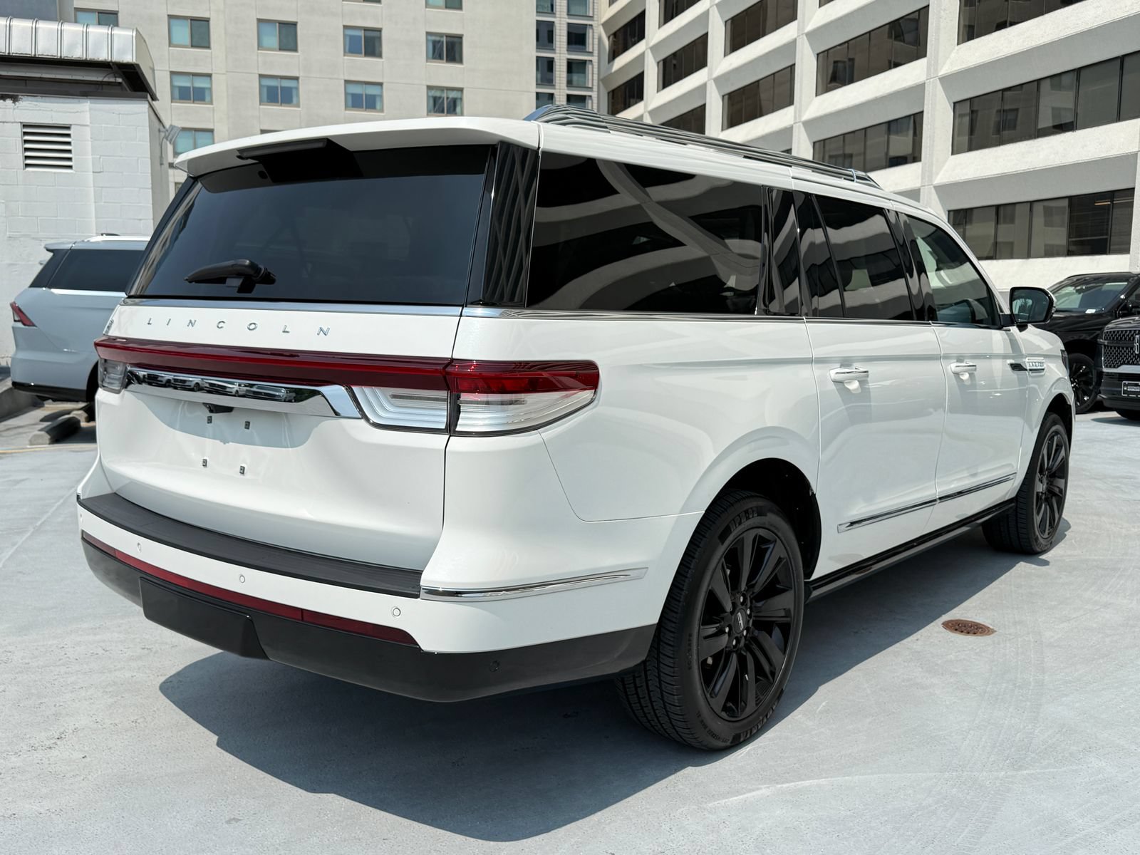 Certified 2023 Lincoln Navigator L Reserve AWD/4WD image 5