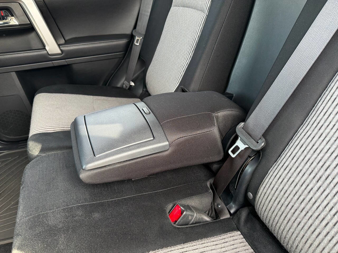 Used 2016 Toyota 4Runner SR5 image 35