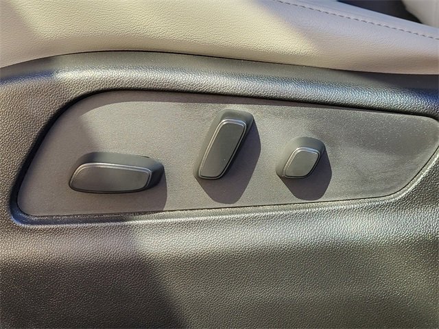 Used 2023 Cadillac XT4 Premium Luxury image 5