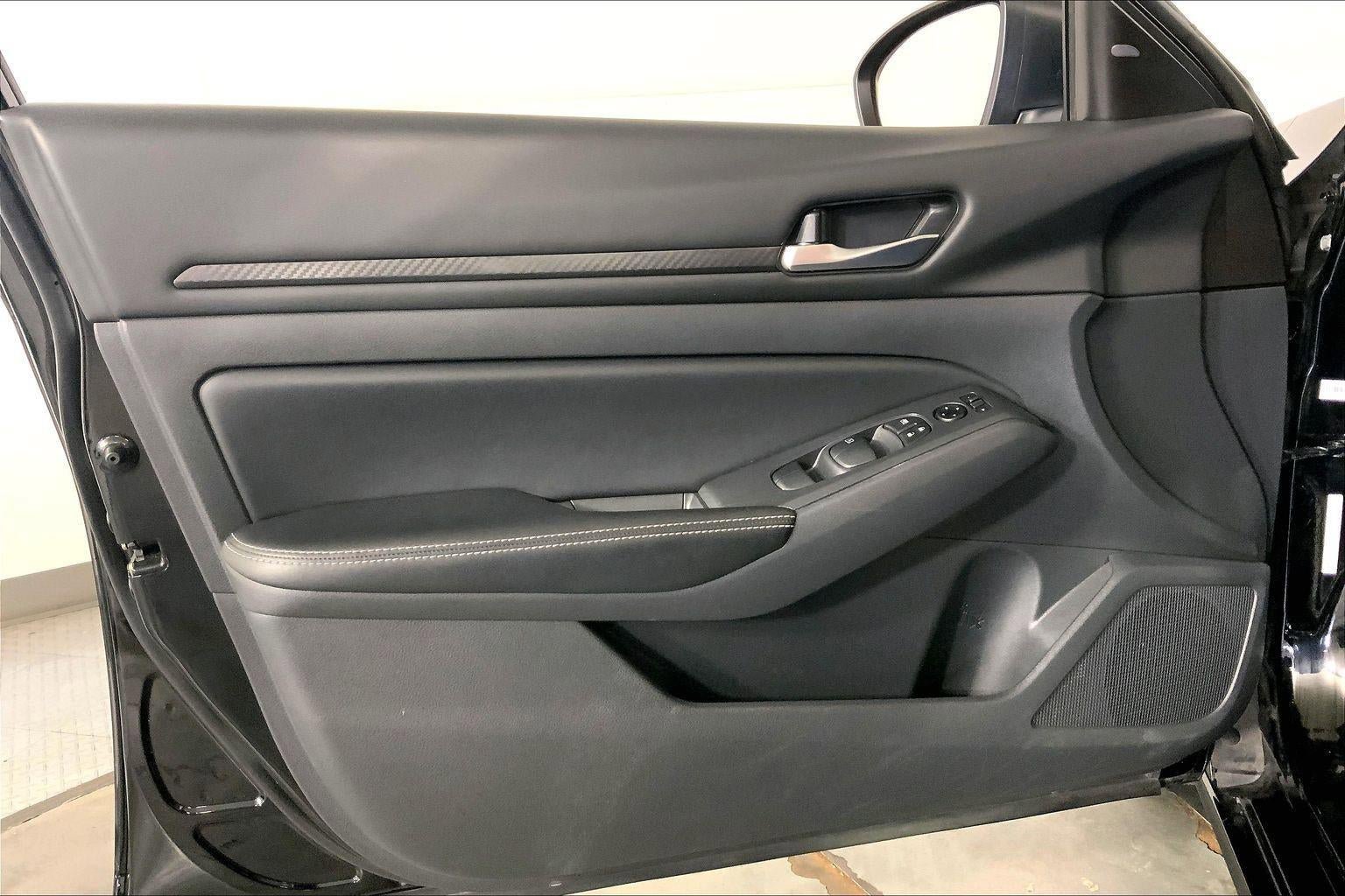Used 2025 Nissan Altima 2.5 SV image 24