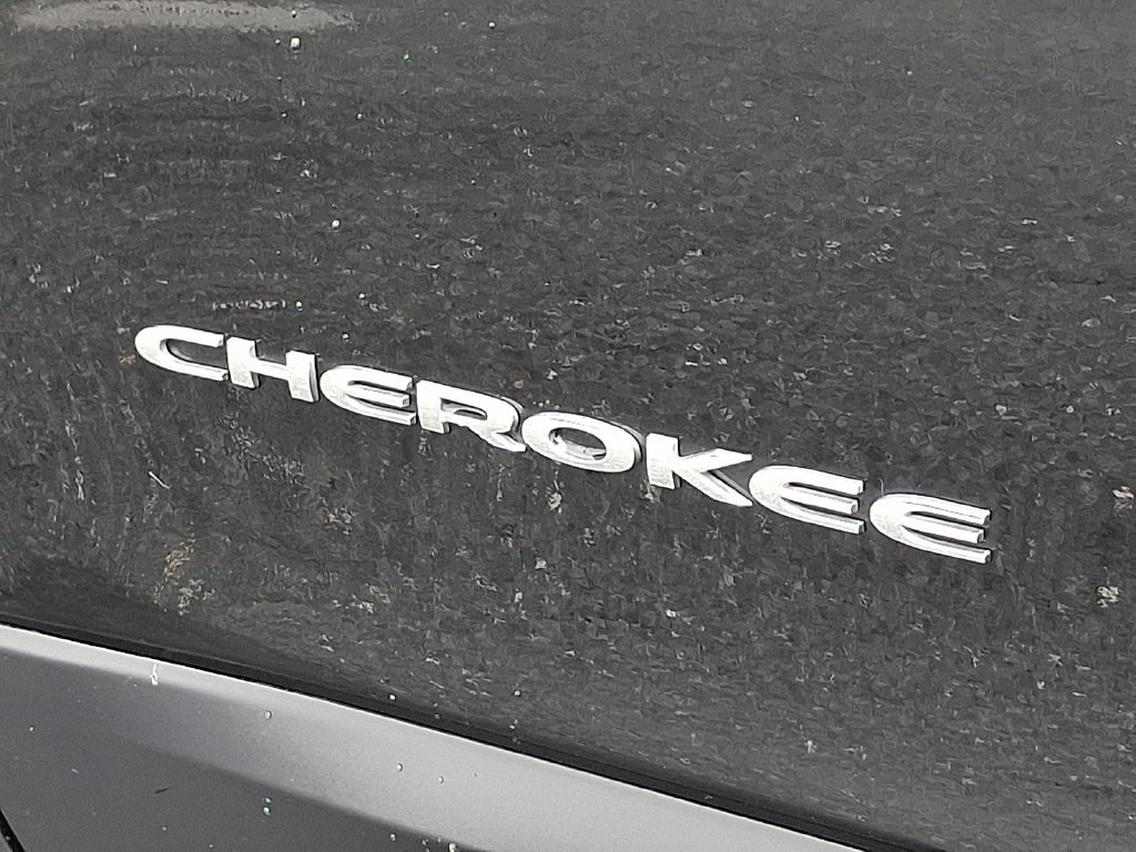 Used 2019 Jeep Cherokee Latitude Plus w/ Comfort/Convenience Group AWD/4WD image 30