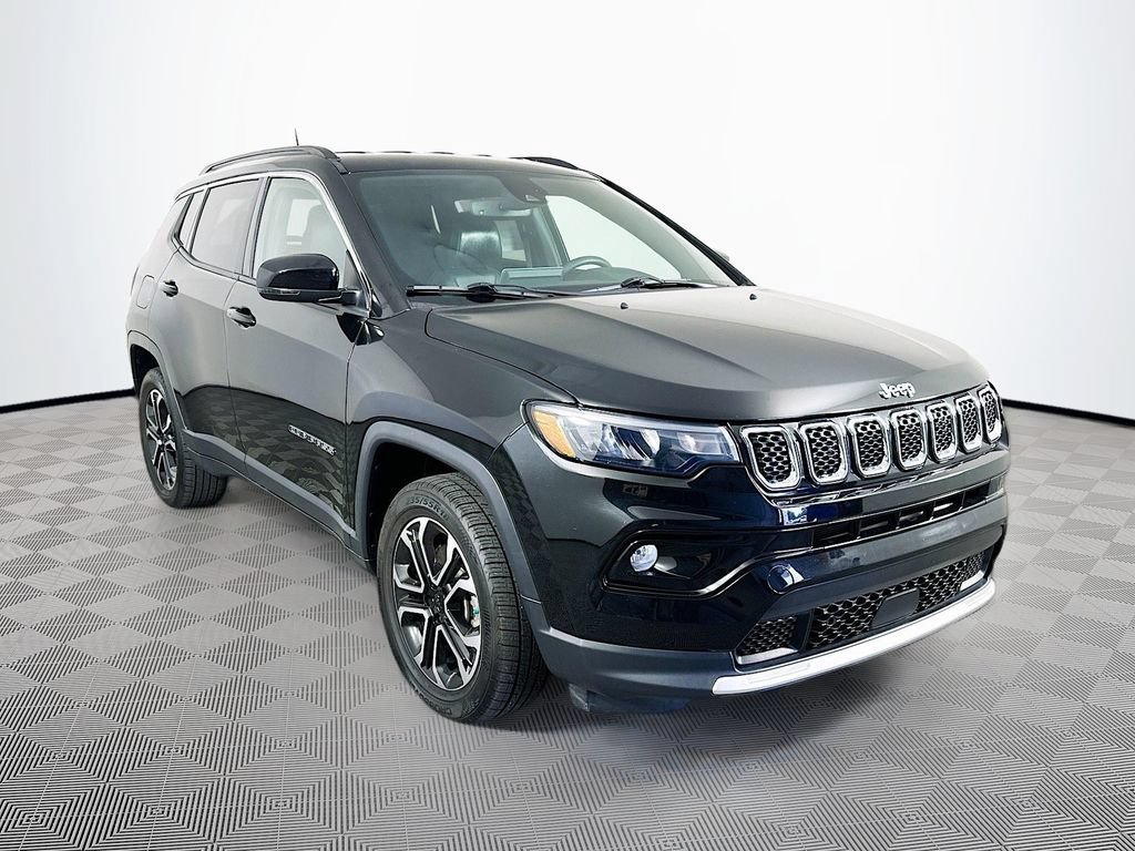 Used 2023 Jeep Compass Limited AWD/4WD image 2