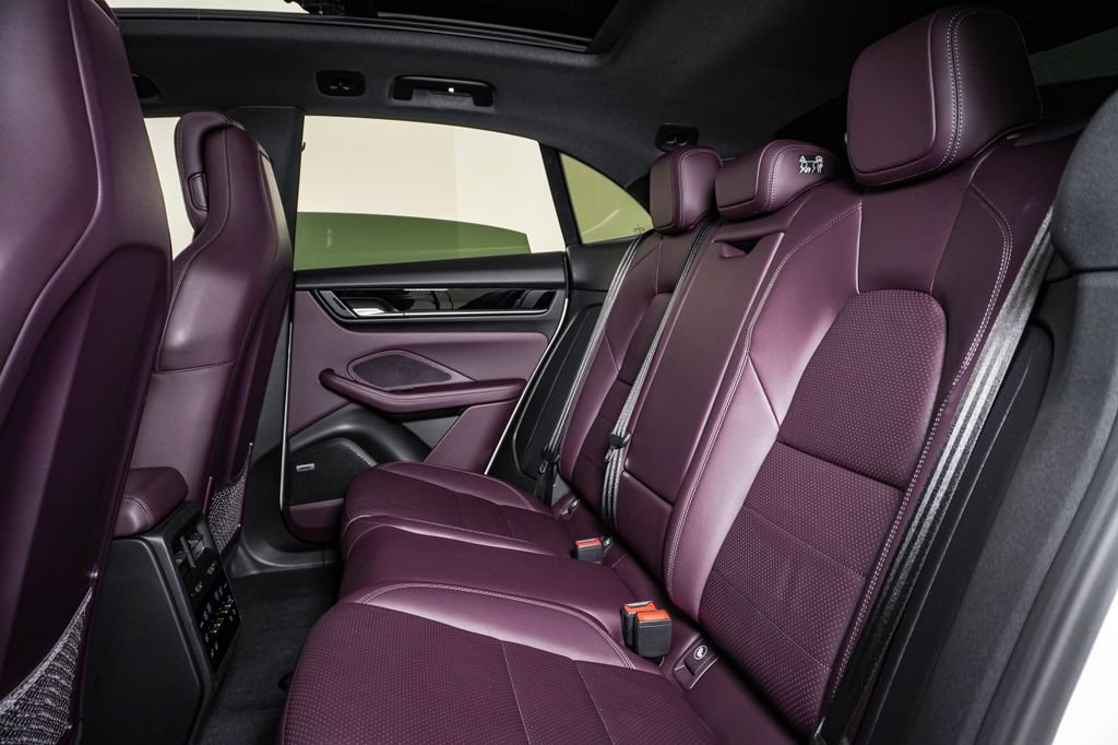 Certified 2025 Porsche Macan 4 Electric AWD/4WD image 17