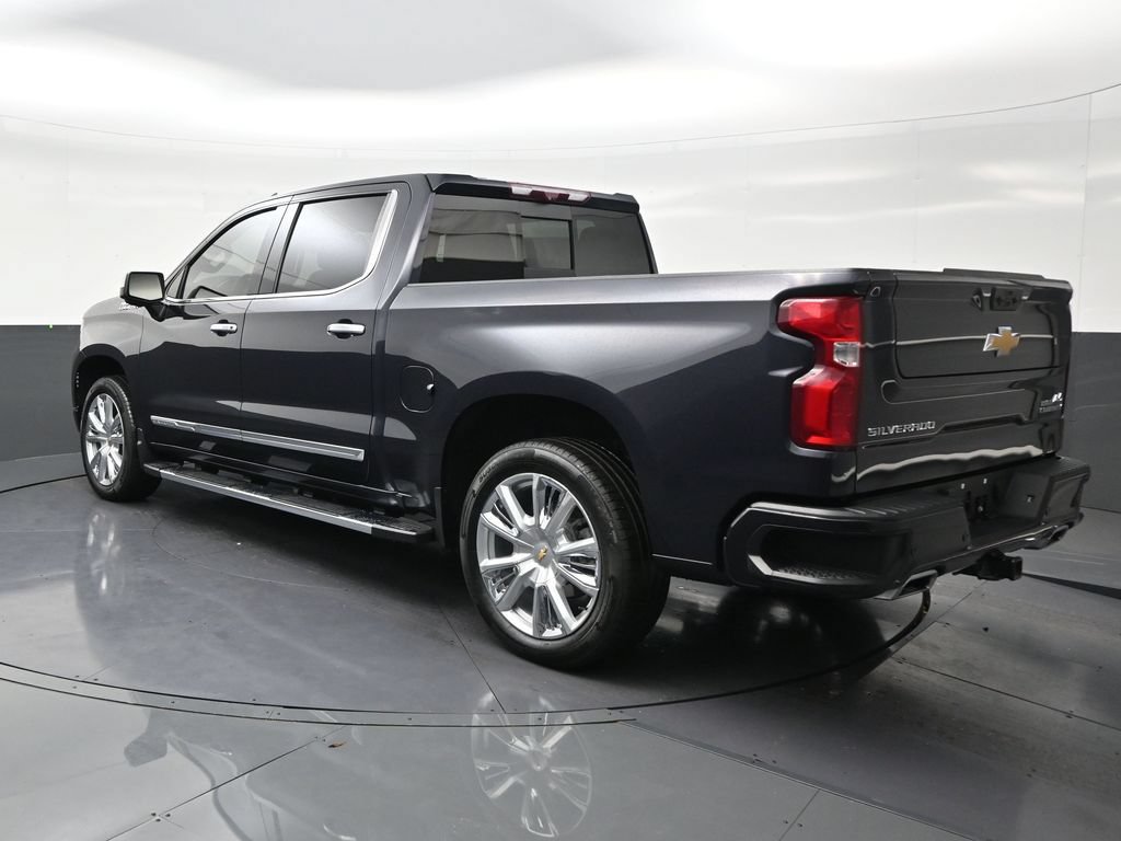 Used 2024 Chevrolet Silverado 1500 High Country w/ High Country Premium Package AWD/4WD image 3