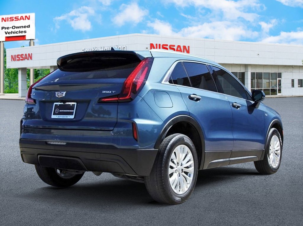 Used 2024 Cadillac XT4 Luxury w/ Cold Weather Package image 4