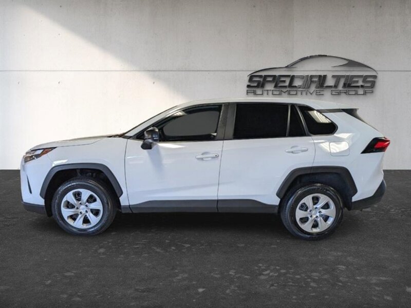 Used 2023 Toyota RAV4 LE AWD/4WD image 7