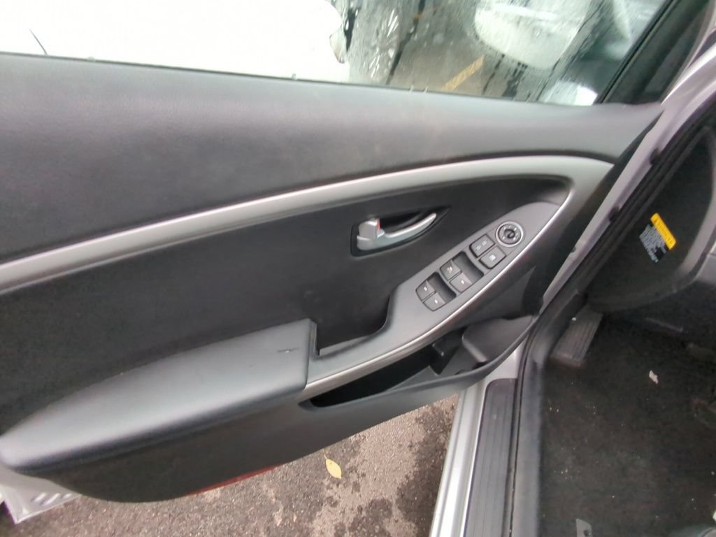 Used 2017 Hyundai Elantra GT w/ Value Edition Package 02 FWD image 8