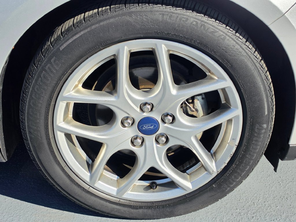 Used 2015 Ford Focus SE w/ Equipment Group 201A FWD image 9