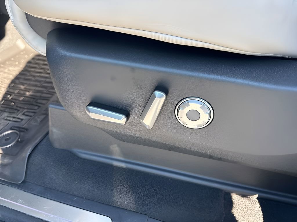 Used 2025 Lincoln Navigator L Reserve image 10