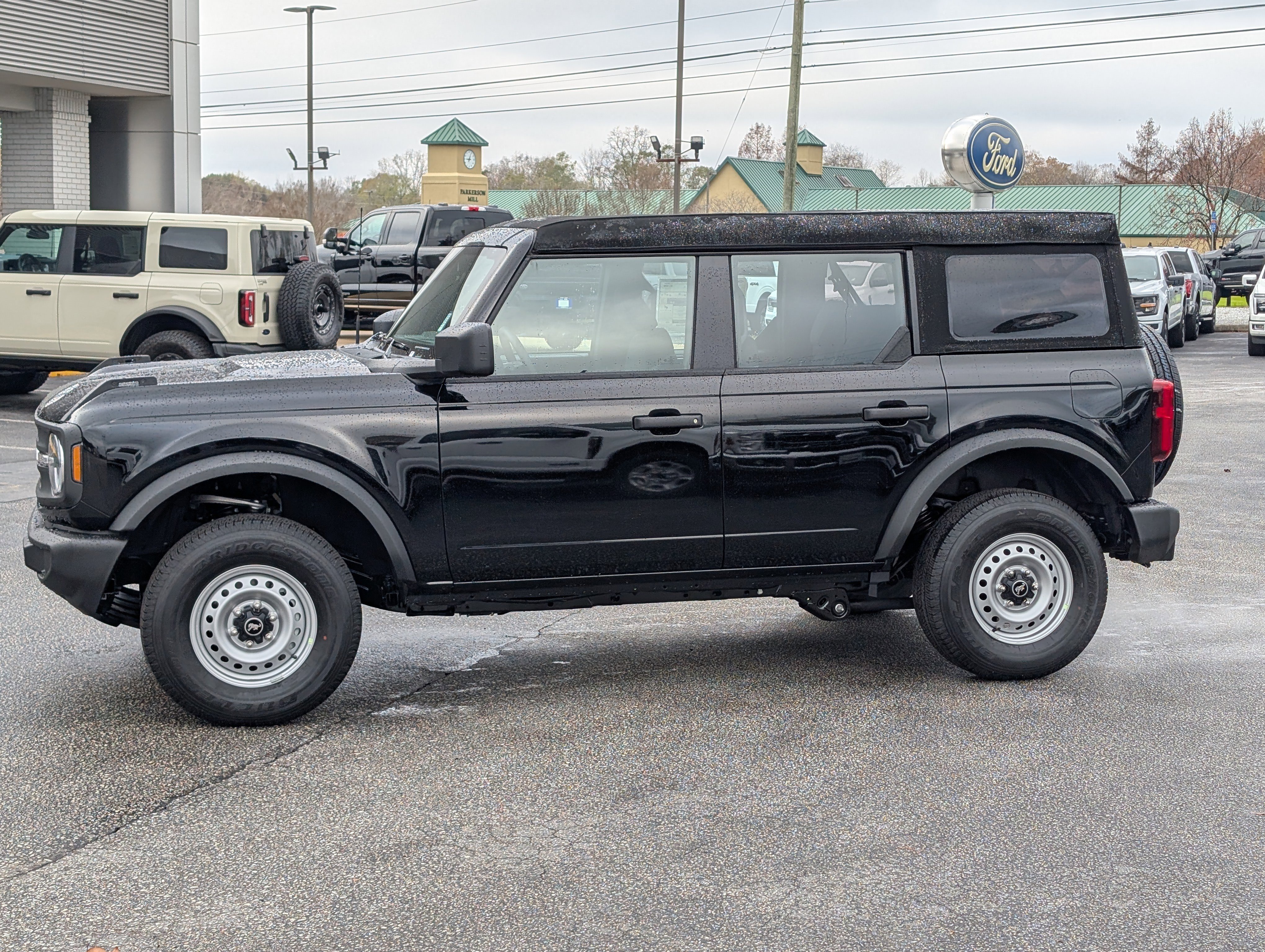 New 2025 Ford Bronco 4-Door image 14