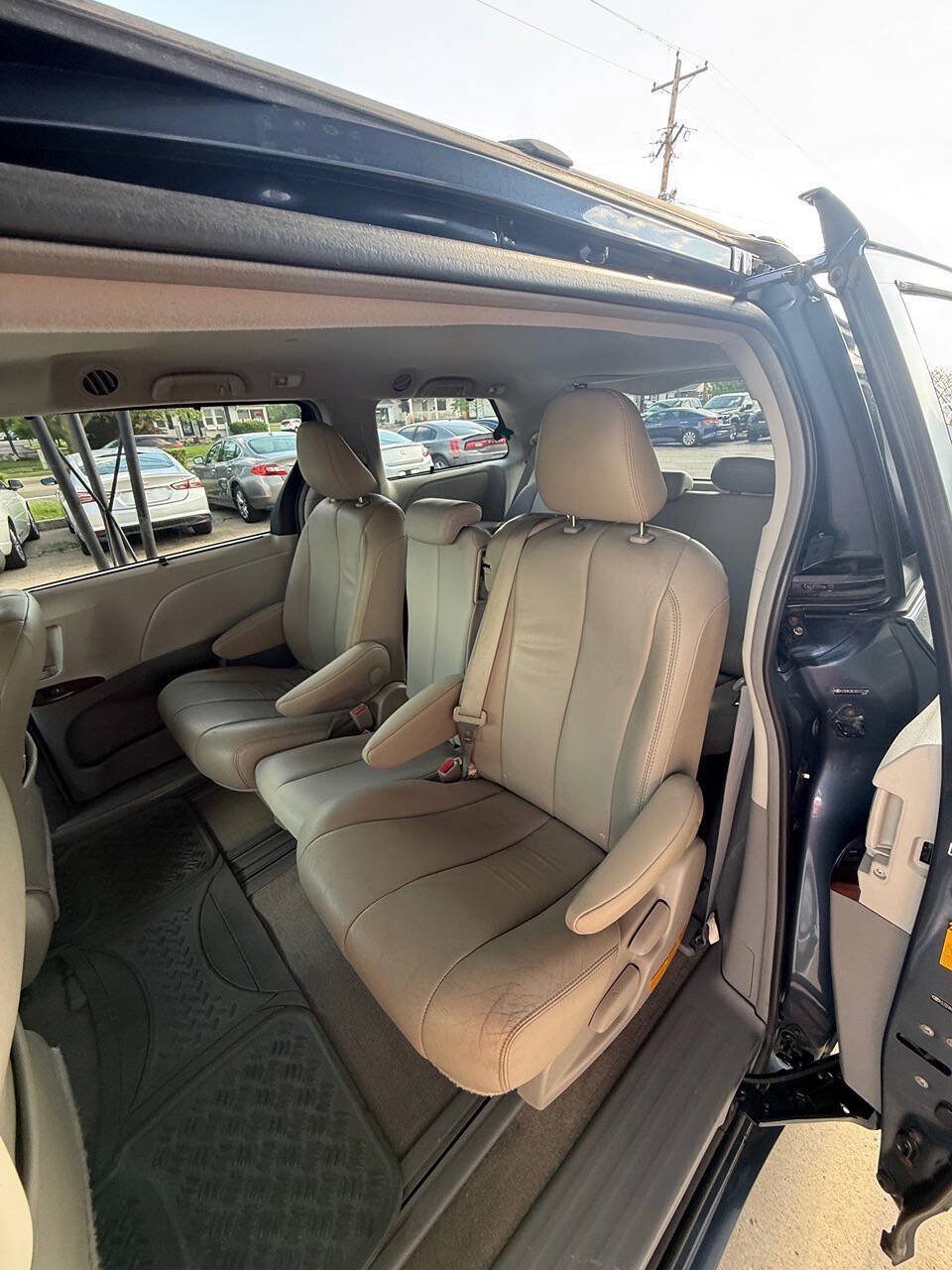 Used 2013 Toyota Sienna XLE FWD image 13