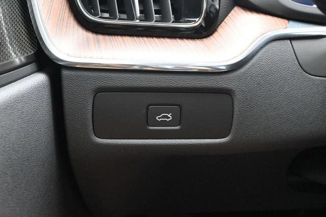Used 2023 Volvo XC60 B6 Ultimate w/ Climate Package AWD/4WD image 28