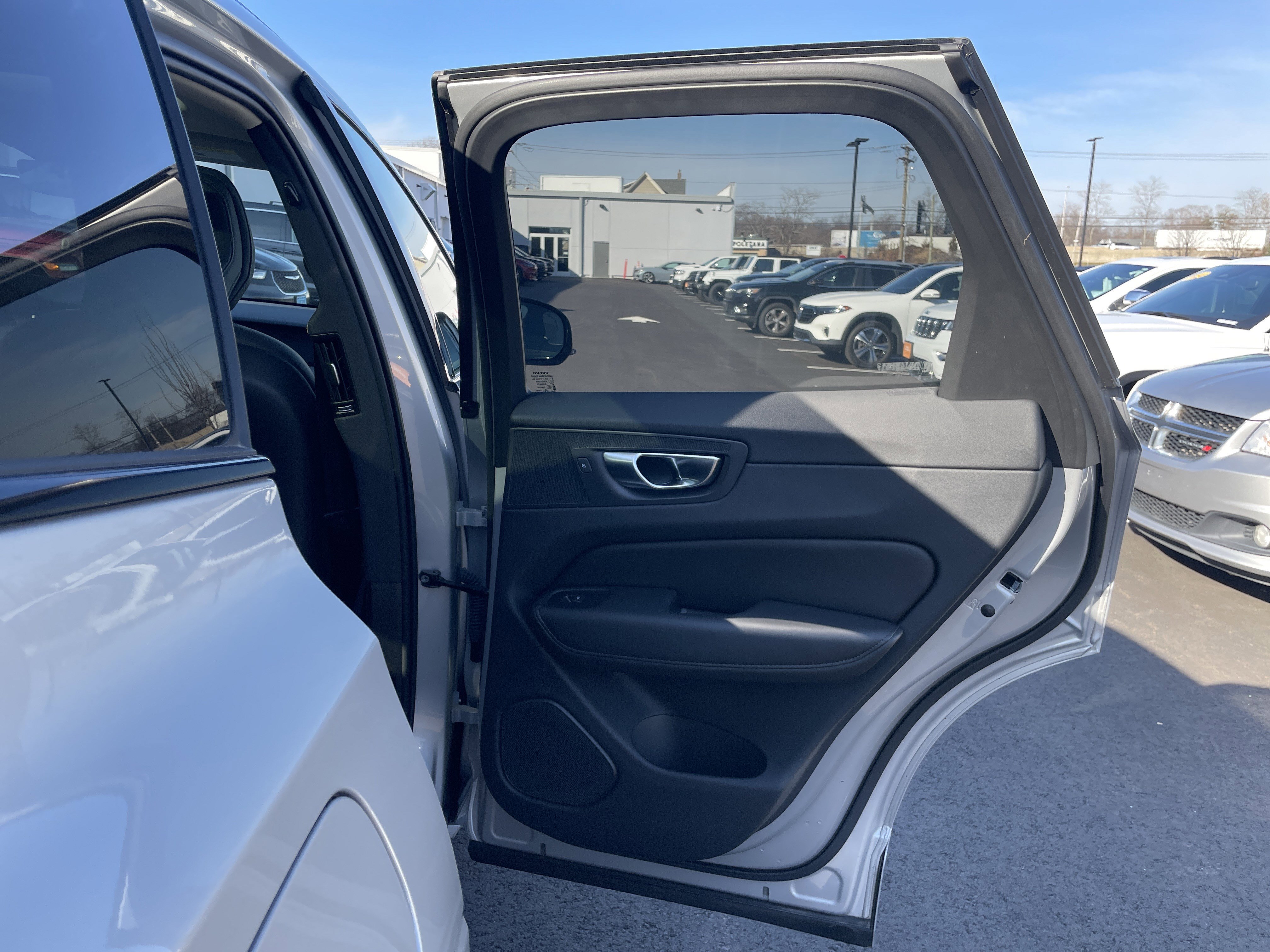 Used 2025 Volvo XC60 B5 Plus image 16