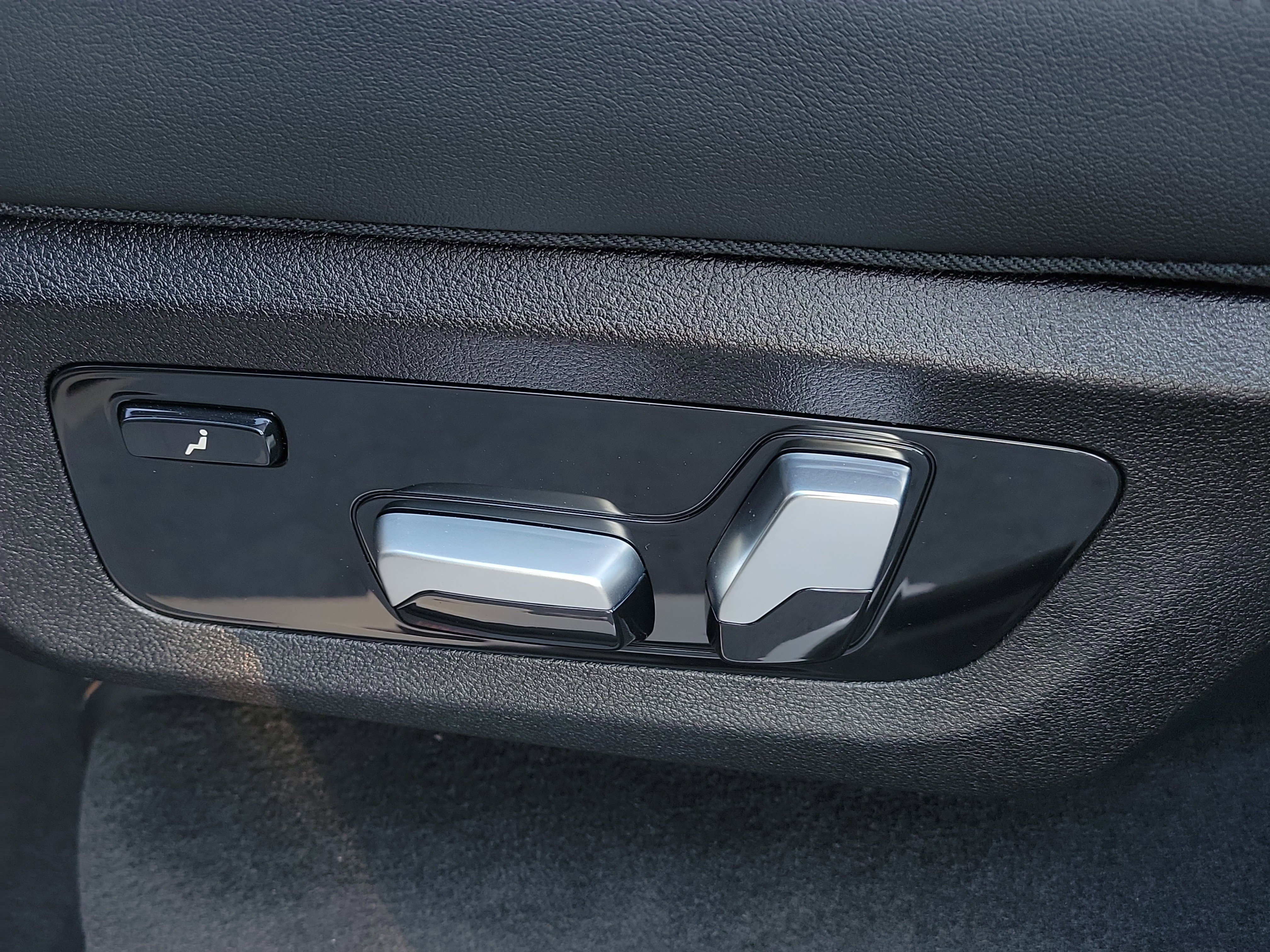 Used 2026 BMW X7 xDrive40i image 14