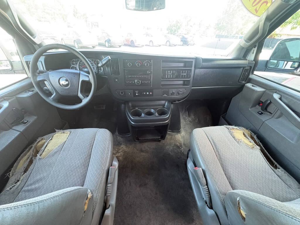 Used 2017 Chevrolet Express 3500 LT w/ LT Preferred Equipment Group RWD image 7