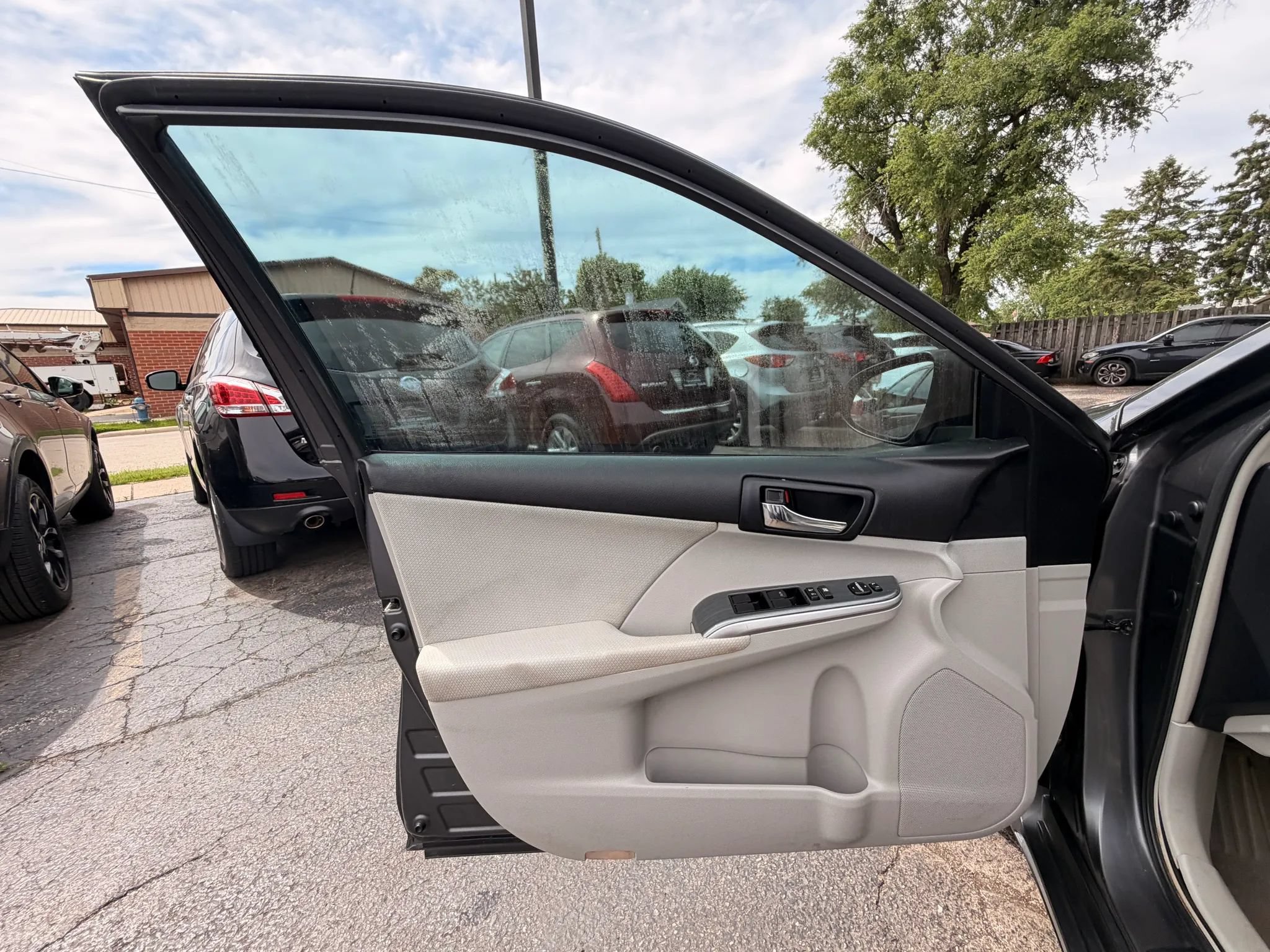 Used 2012 Toyota Camry XLE w/ Convenience Pkg FWD image 11