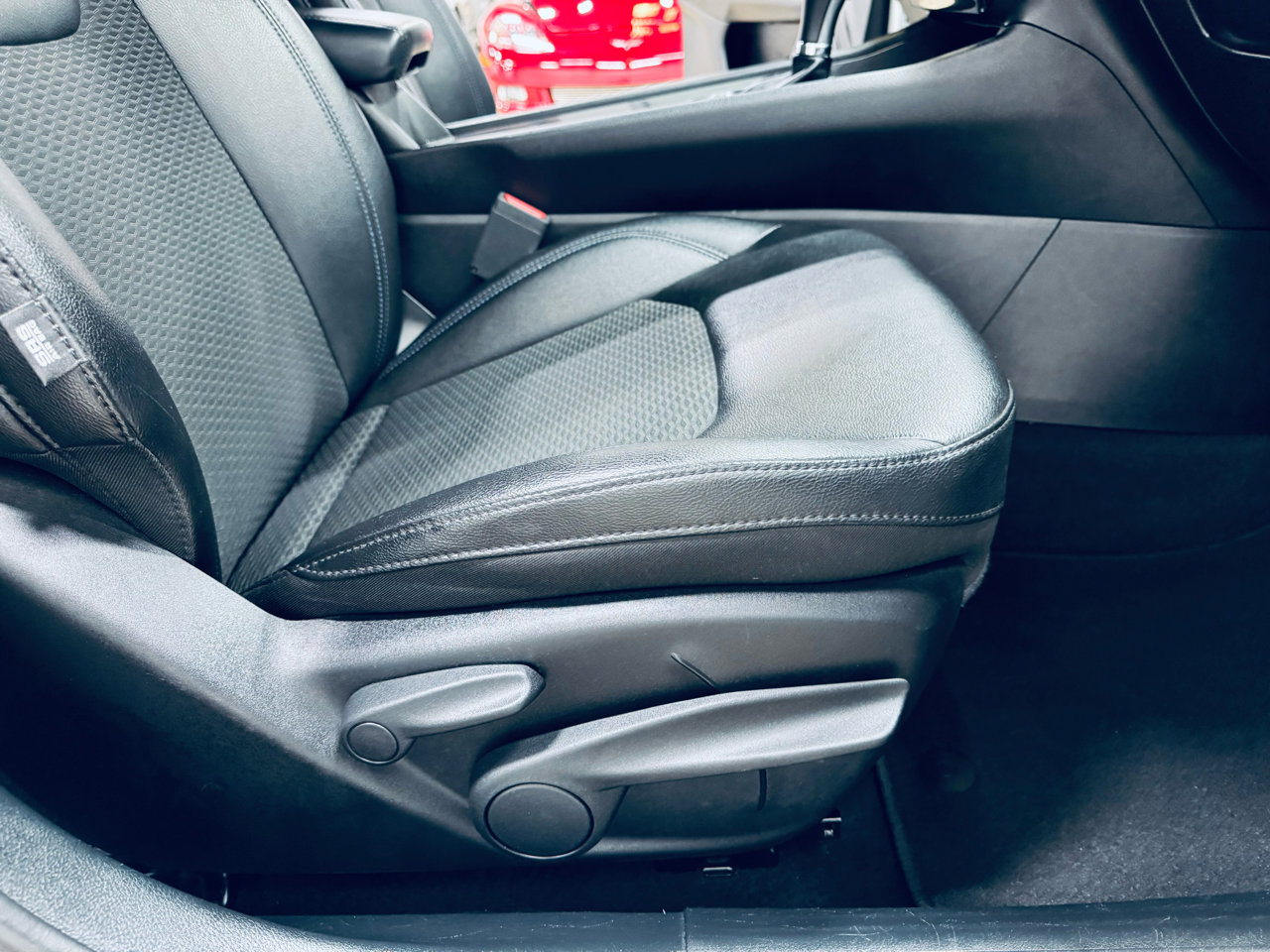 Used 2024 Jeep Compass Latitude image 36