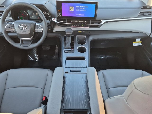 Certified 2026 Toyota Sienna XLE FWD image 26