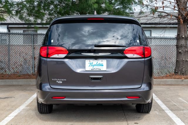 Used 2023 Chrysler Voyager LX image 25