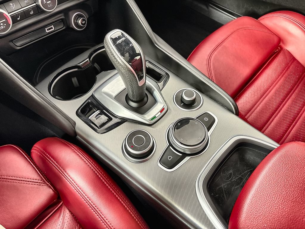 Used 2022 Alfa Romeo Giulia Veloce RWD image 22