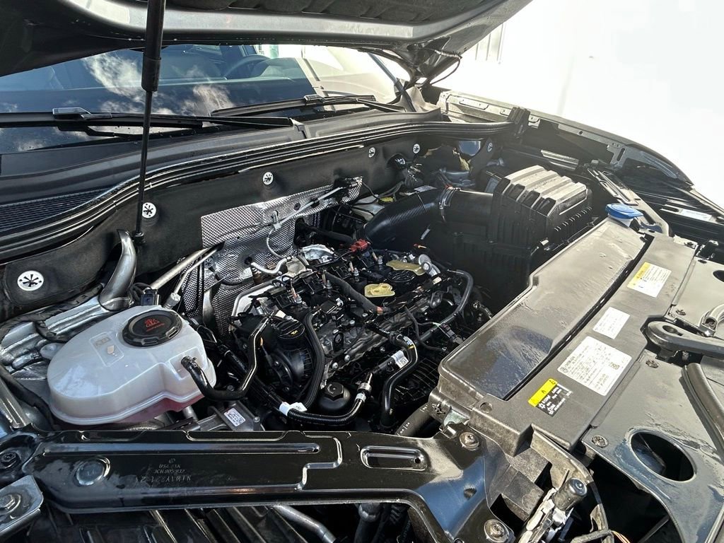 Used 2024 Volkswagen Atlas Cross Sport SE image 29