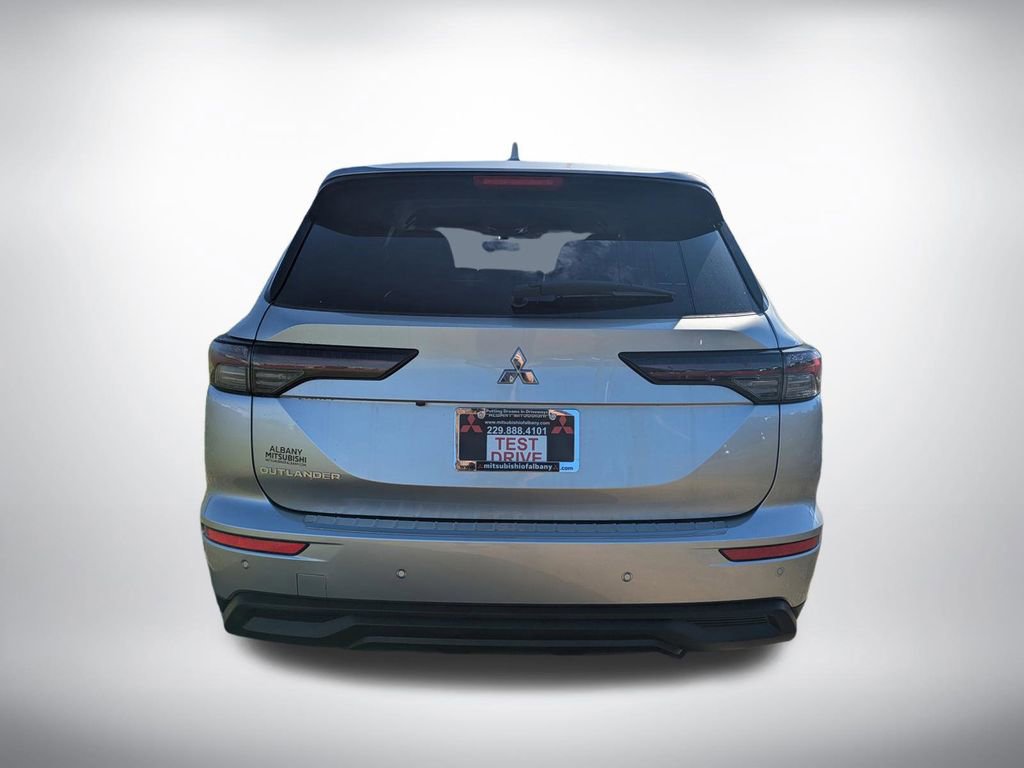 New 2026 Mitsubishi Outlander ES image 4