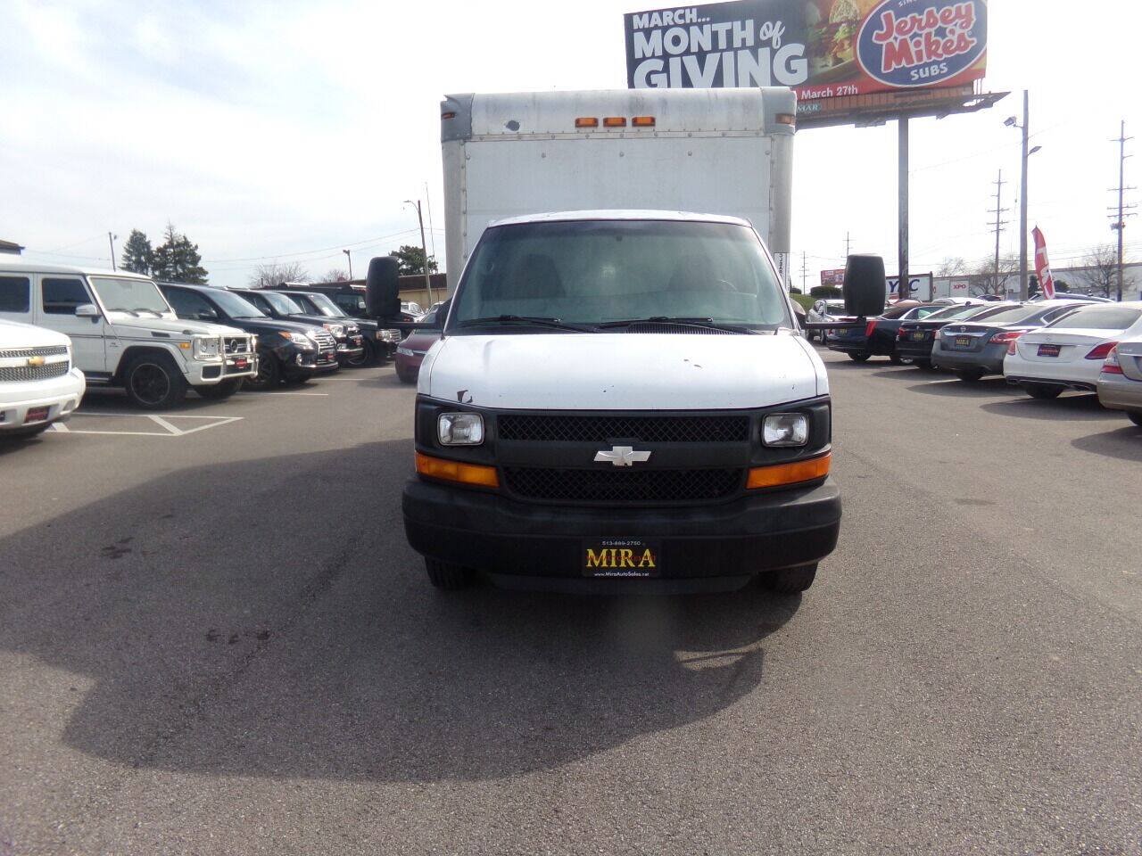 Used 2009 Chevrolet Express 3500 RWD image 3