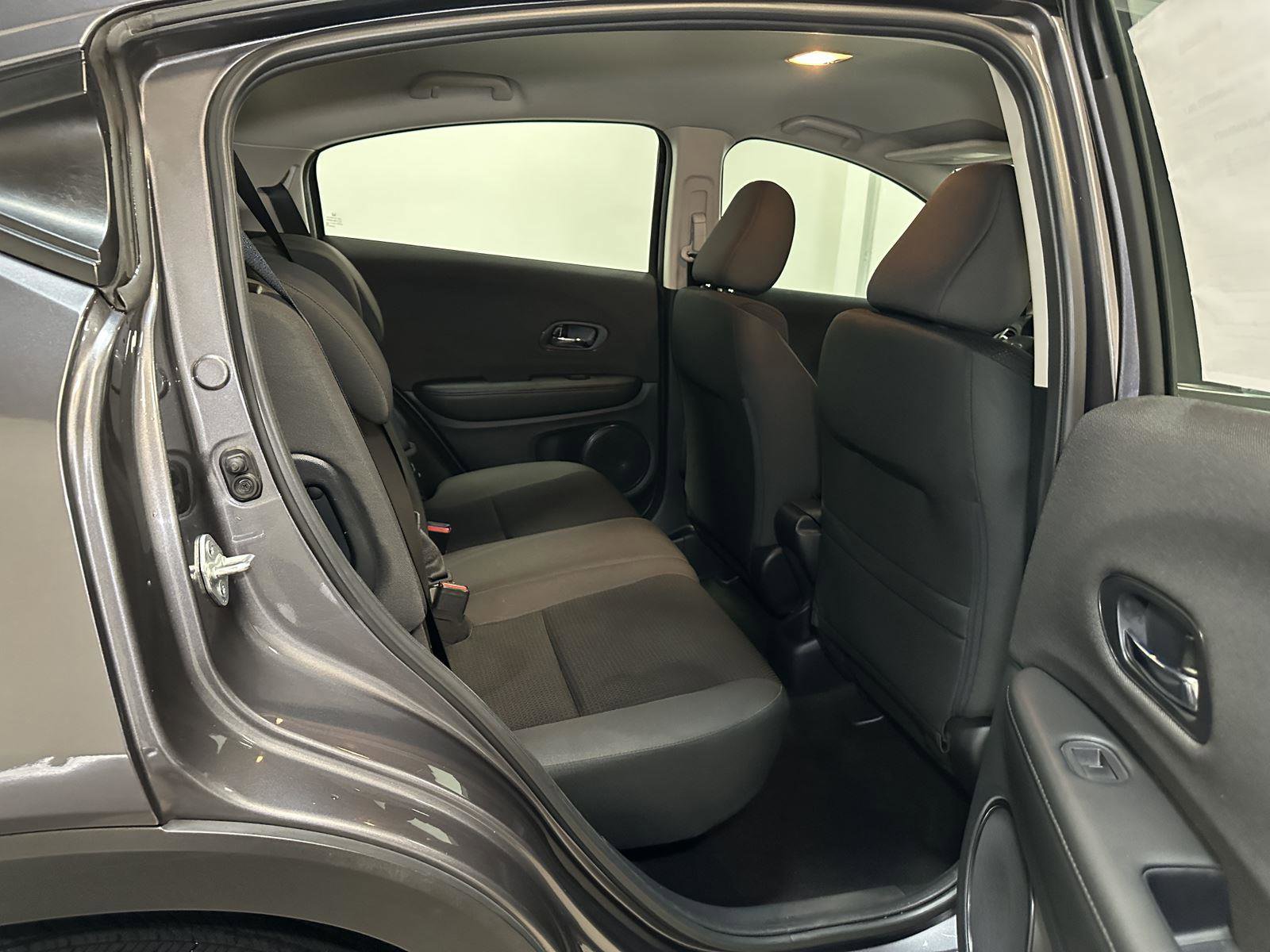 Certified 2022 Honda HR-V LX image 28