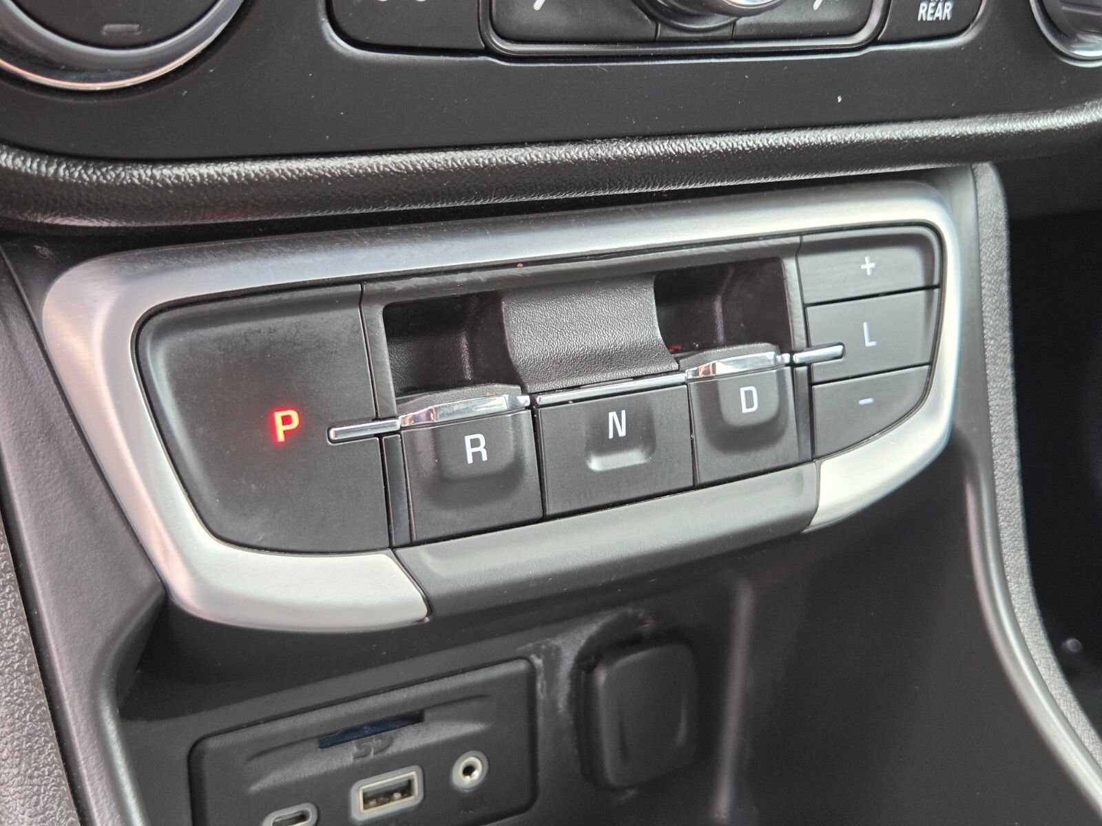 Used 2024 GMC Terrain SLT FWD image 23