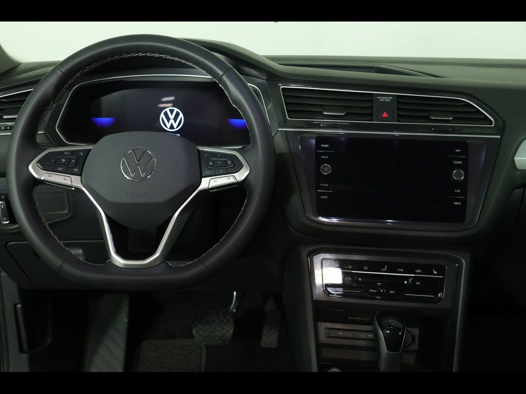 Used 2024 Volkswagen Tiguan SE FWD image 14
