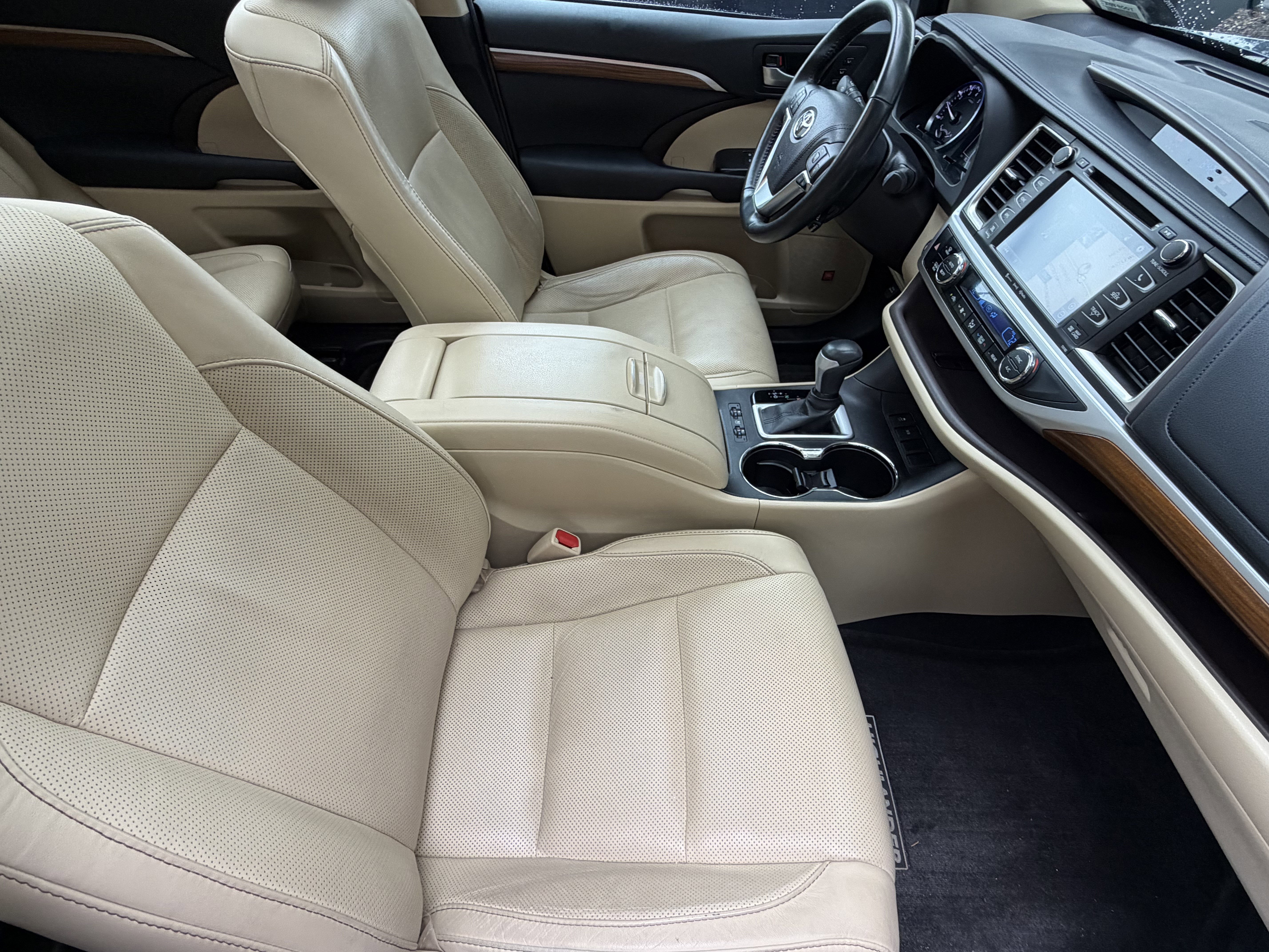 Used 2017 Toyota Highlander Limited Platinum FWD image 44