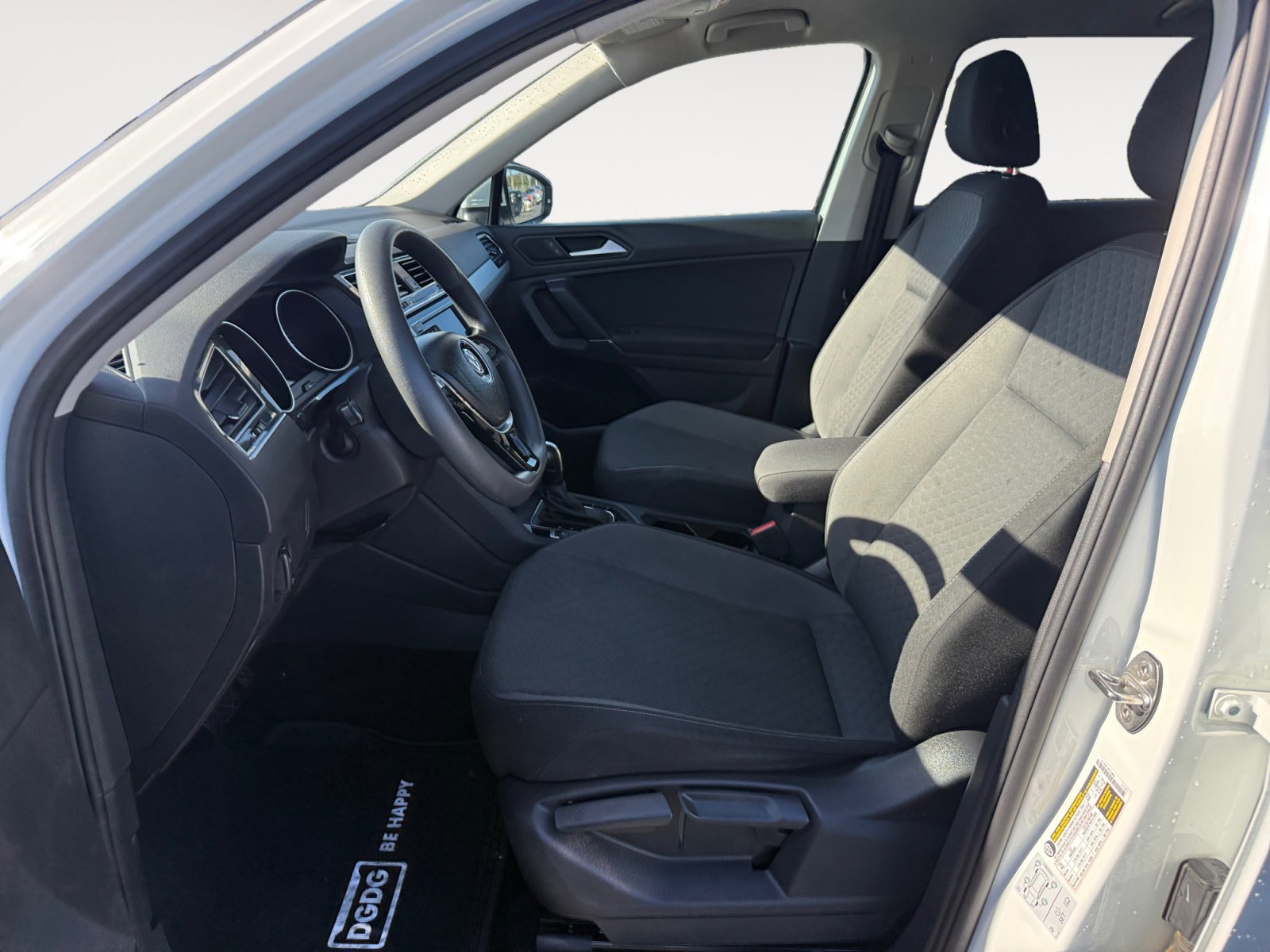 Used 2020 Volkswagen Tiguan S image 10