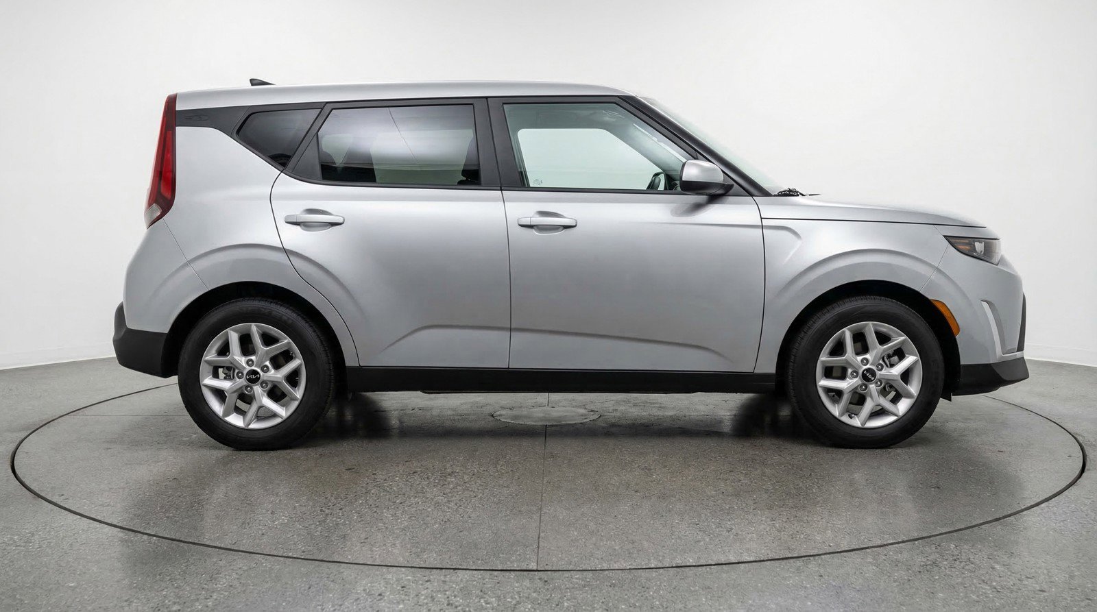 Used 2025 Kia Soul LX w/ LX Technology Package FWD image 11