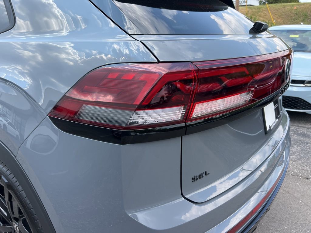 New 2026 Volkswagen Atlas Cross Sport SEL R-Line image 12