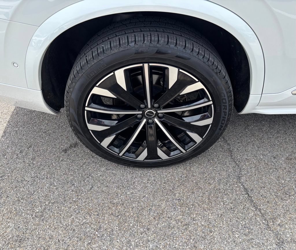 Used 2026 Volvo XC90 B6 Plus w/ Protection Package AWD/4WD image 37