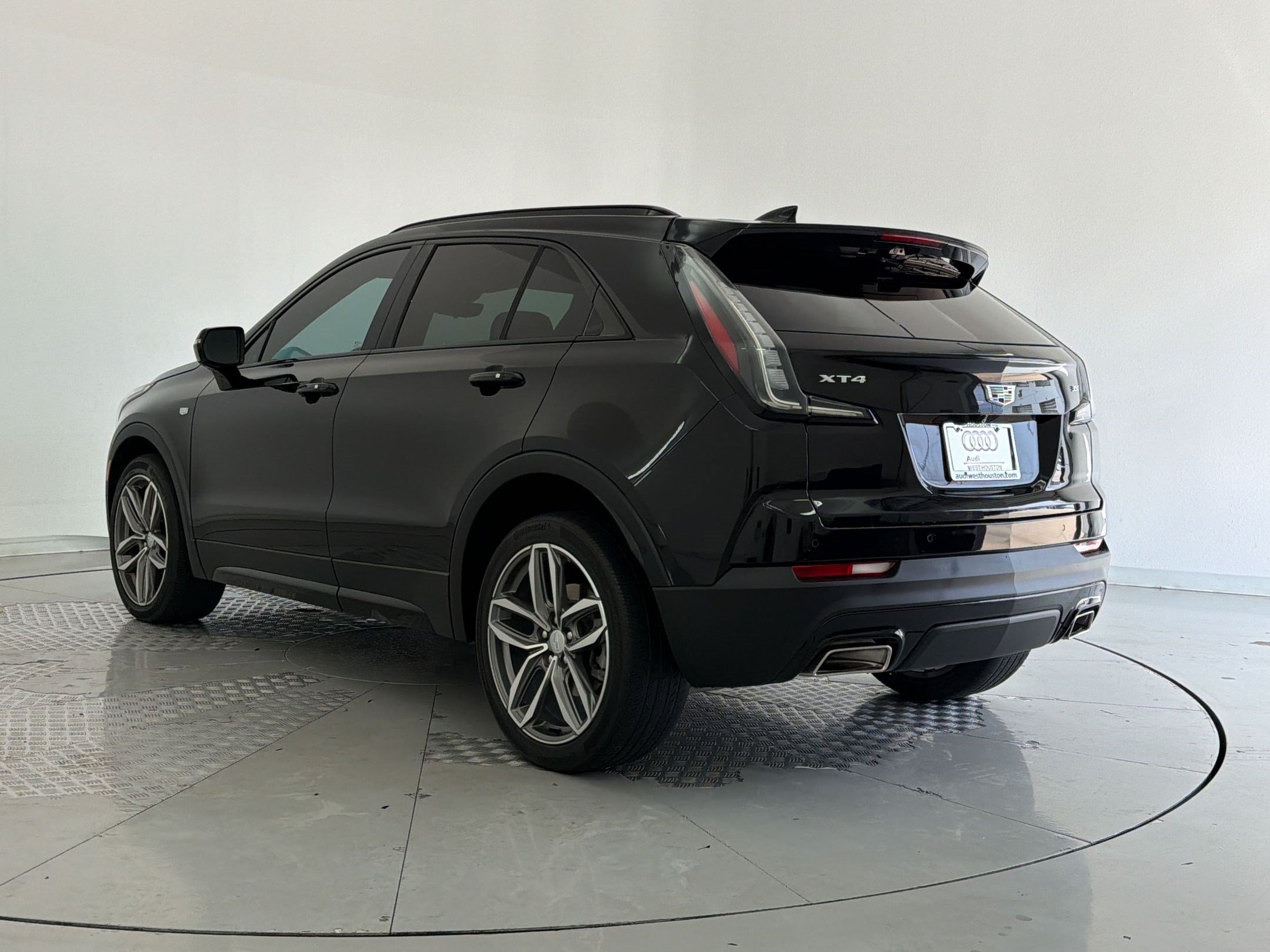 Used 2022 Cadillac XT4 Sport w/ Comfort Package FWD image 3