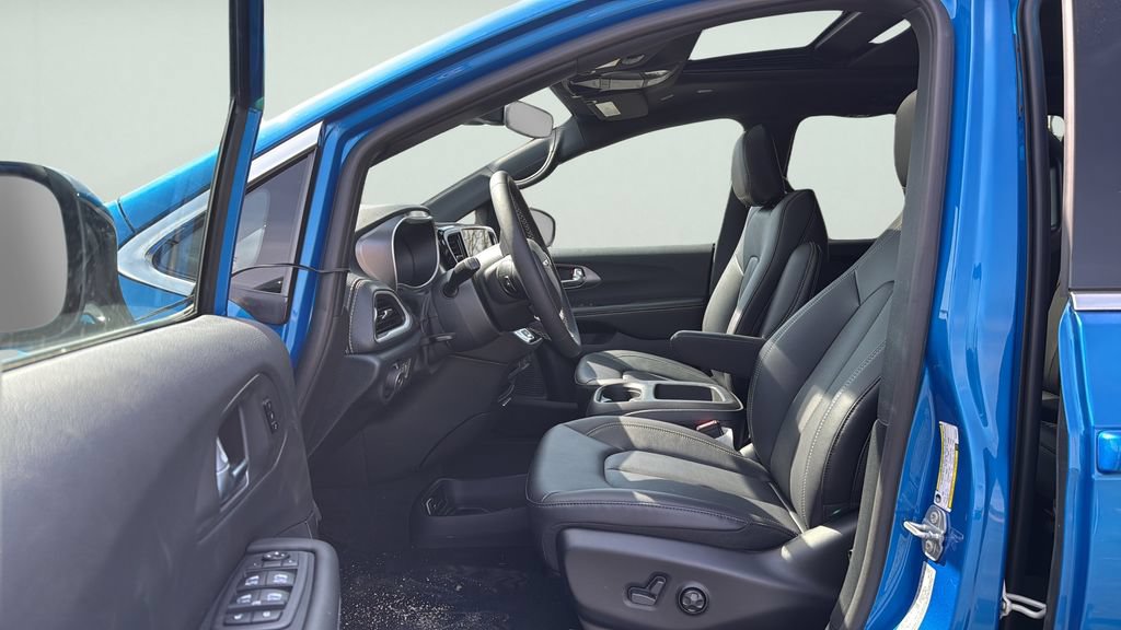 New 2026 Chrysler Pacifica Select AWD/4WD image 21