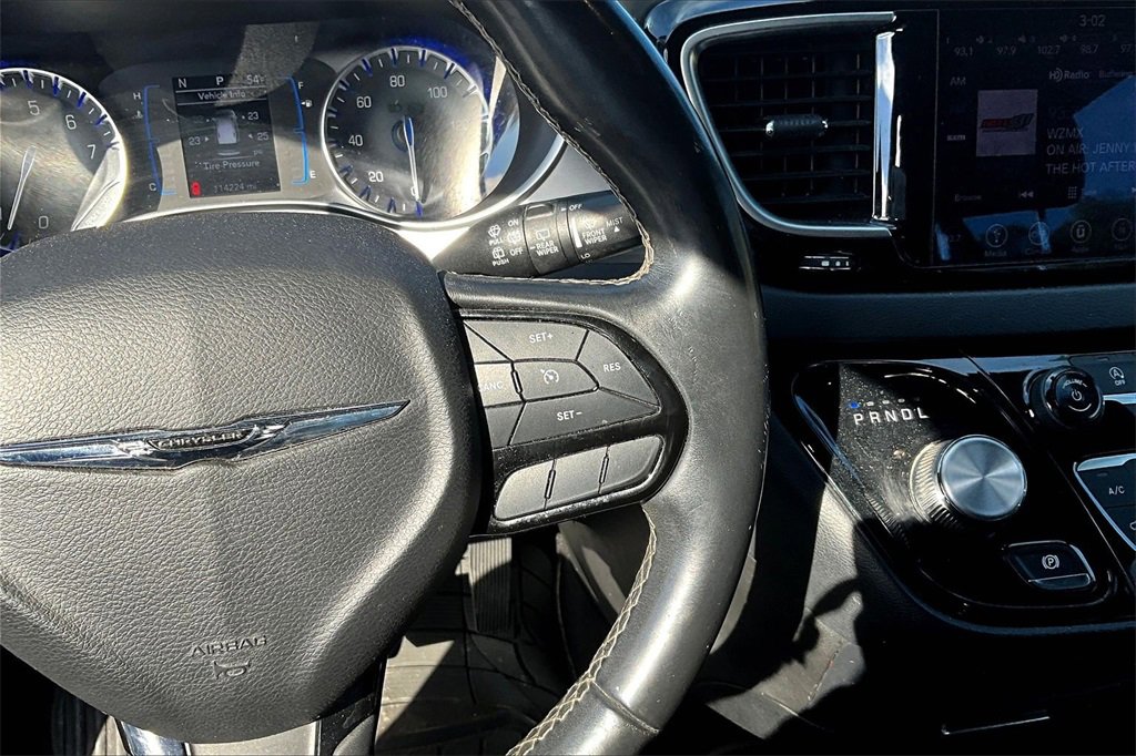 Used 2018 Chrysler Pacifica Touring Plus w/ S Appearance Package image 17