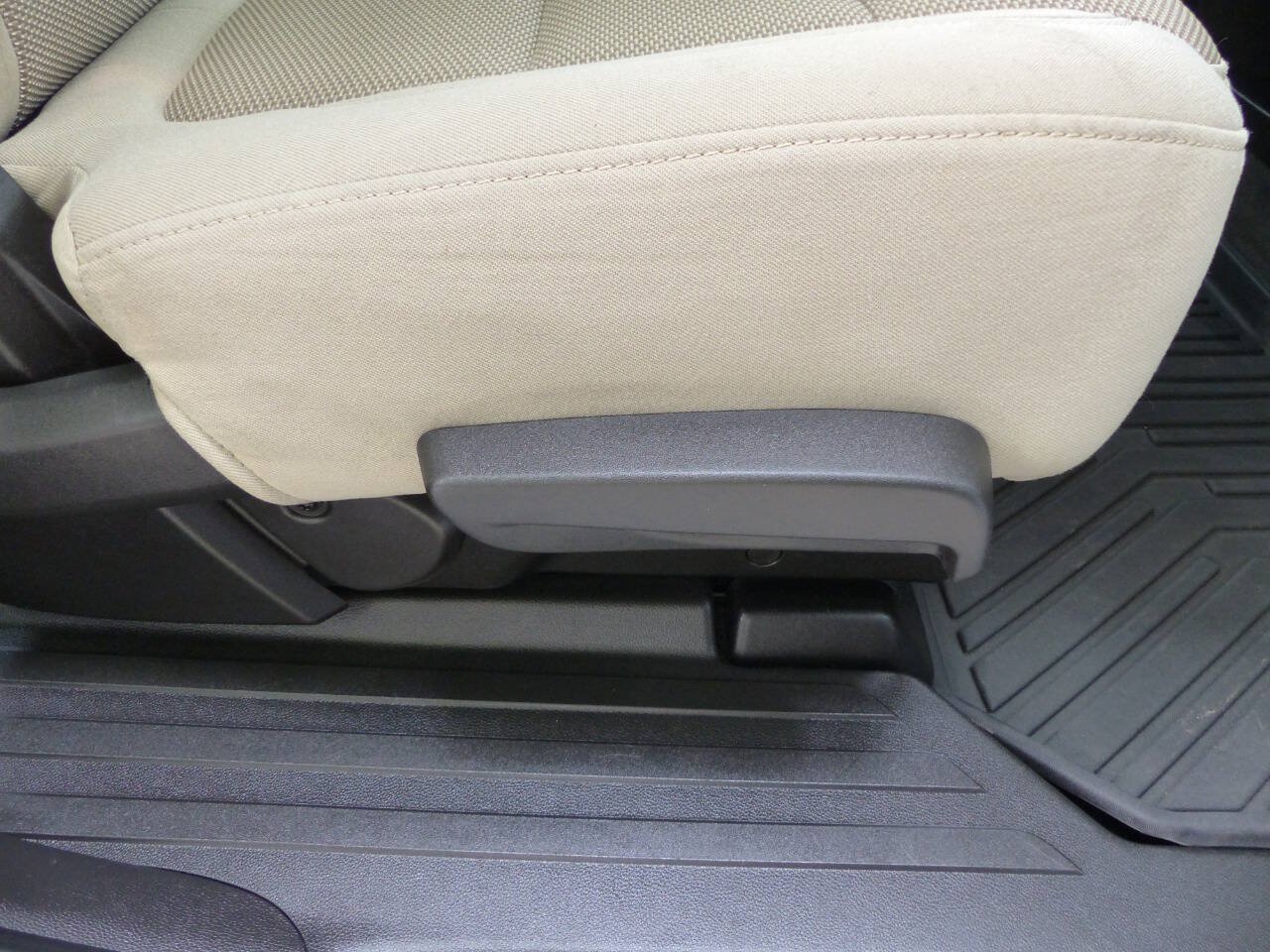 Used 2022 Chevrolet Traverse LS AWD/4WD image 43